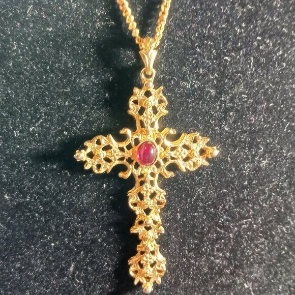 Vintage 70's Avon Cross Gold Tone Red Cabochon Pendant Necklace - Picture 2 of 11